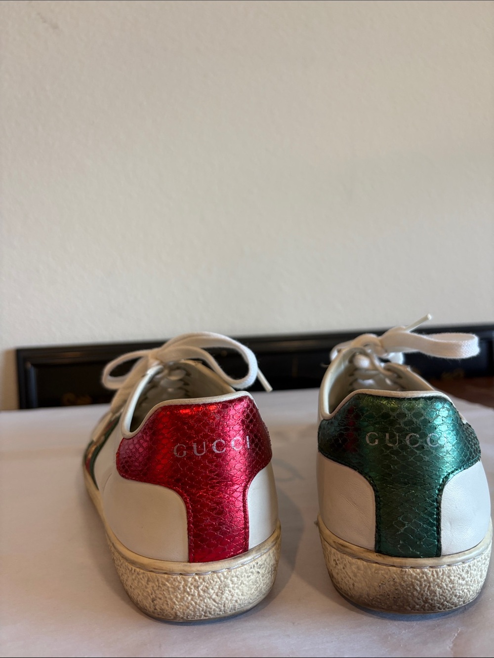 Authentic Leather Gucci Sneakers with Green & Red Accents plus Gold 🐝Embroidery - Picture 5 of 8